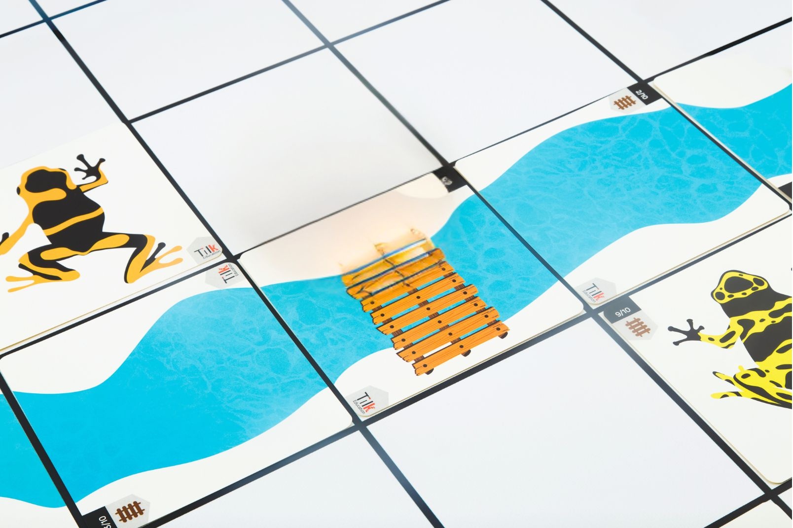 Tapete blanco cruzar el río